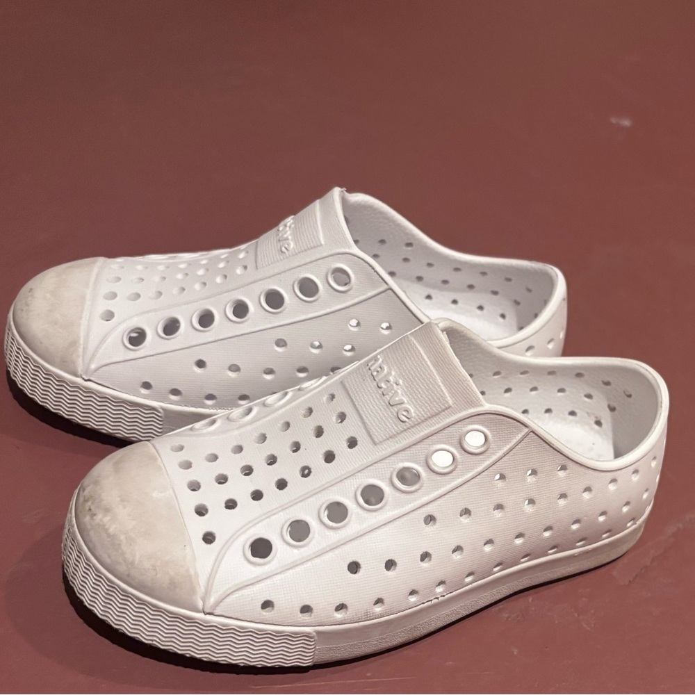 White native water shoes - slightly worn size 8
